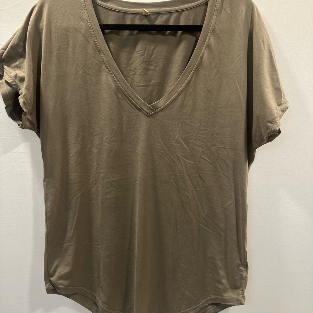 P'tula vivian v neck Short Sleeve Top